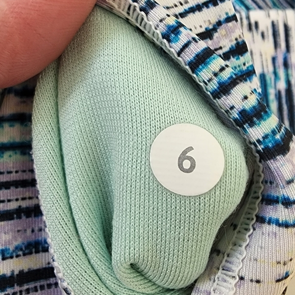 Lululemon Wunder Under Blurry Belle Multi Luxtreme size 6 EUC - Picture 4 of 4
